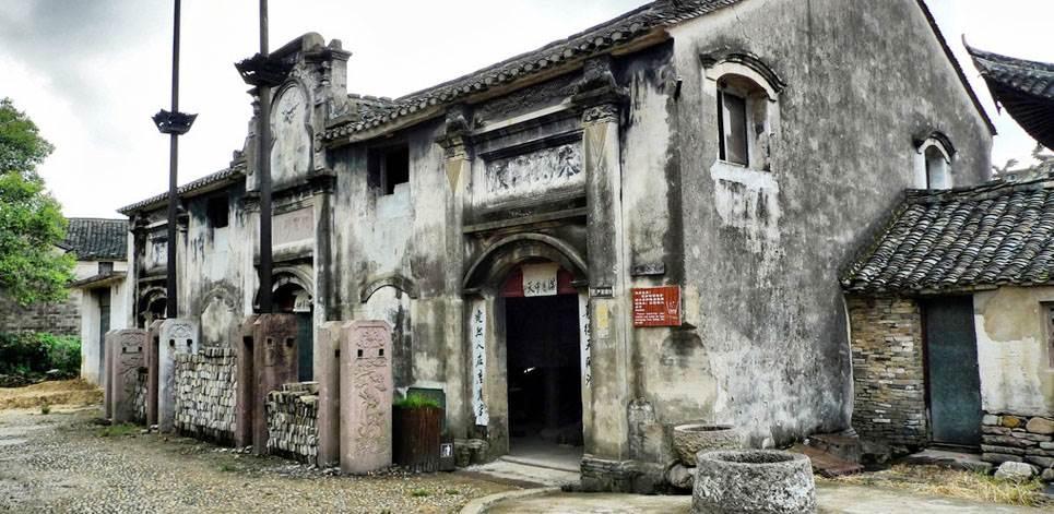 农村房屋拆迁，是否可按周边房地产市场价格补偿？